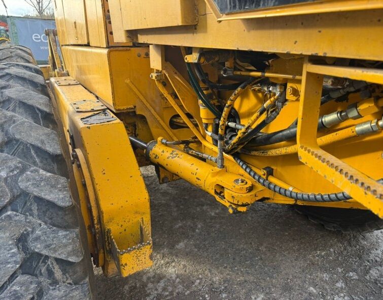 JOHN DEERE 772B ***INSCRIT***